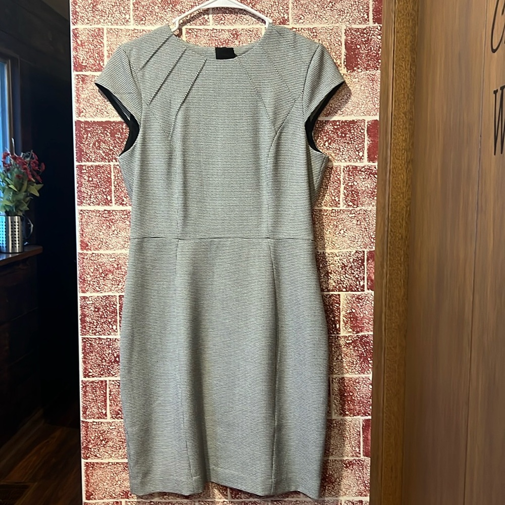 H&M Gray Knee-Length Dress